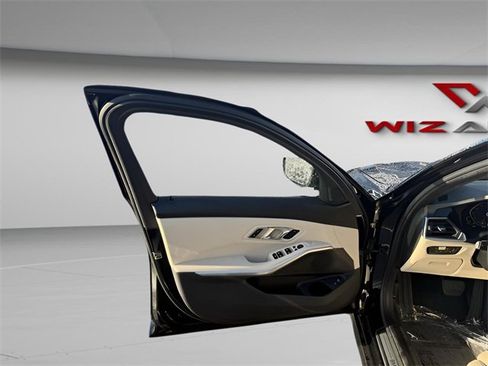 Used 2019 BMW 330i xDrive Sedan w/ Convenience Package image 18