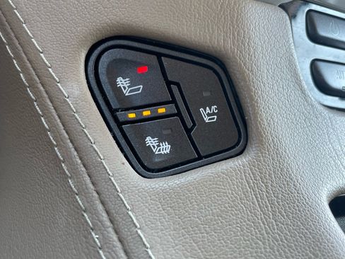 Used 2016 GMC Yukon XL SLT RWD image 5