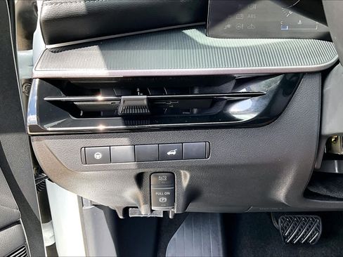 Used 2025 Nissan Murano SV FWD image 32
