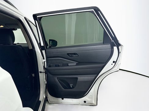 Used 2025 Nissan Pathfinder SV image 29