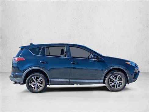 Used 2018 Toyota RAV4 XLE image 4