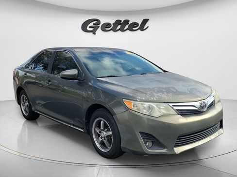 Used 2012 Toyota Camry LE image 2