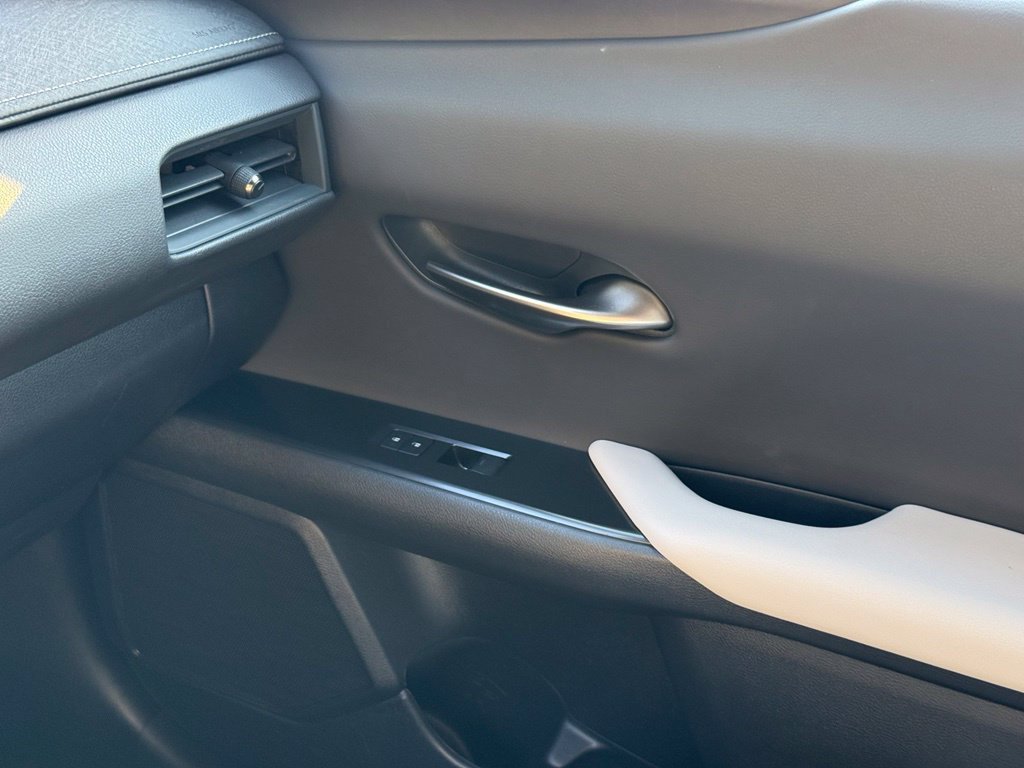 Certified 2025 Lexus UX 300h AWD w/ Accessory Package (Z1) image 39