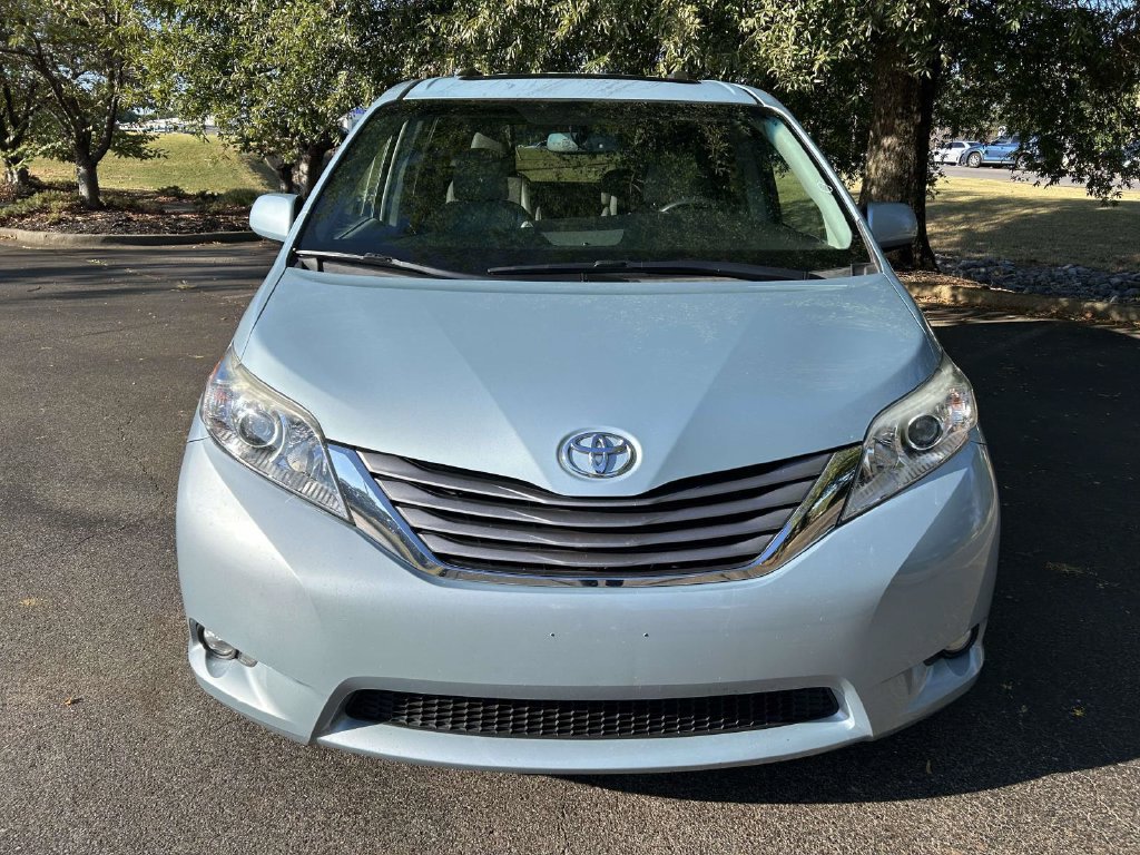 Used 2016 Toyota Sienna XLE Premium FWD image 6