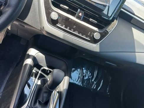 Used 2025 Toyota Corolla LE FWD image 28