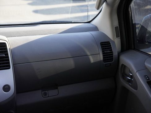 Certified 2020 Nissan Frontier SV w/ Midnight Edition Floor Mats image 22