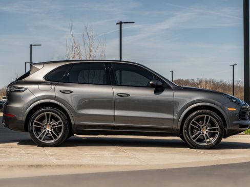Used 2020 Porsche Cayenne image 3