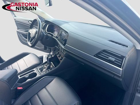 Used 2024 Volkswagen Jetta SE image 34