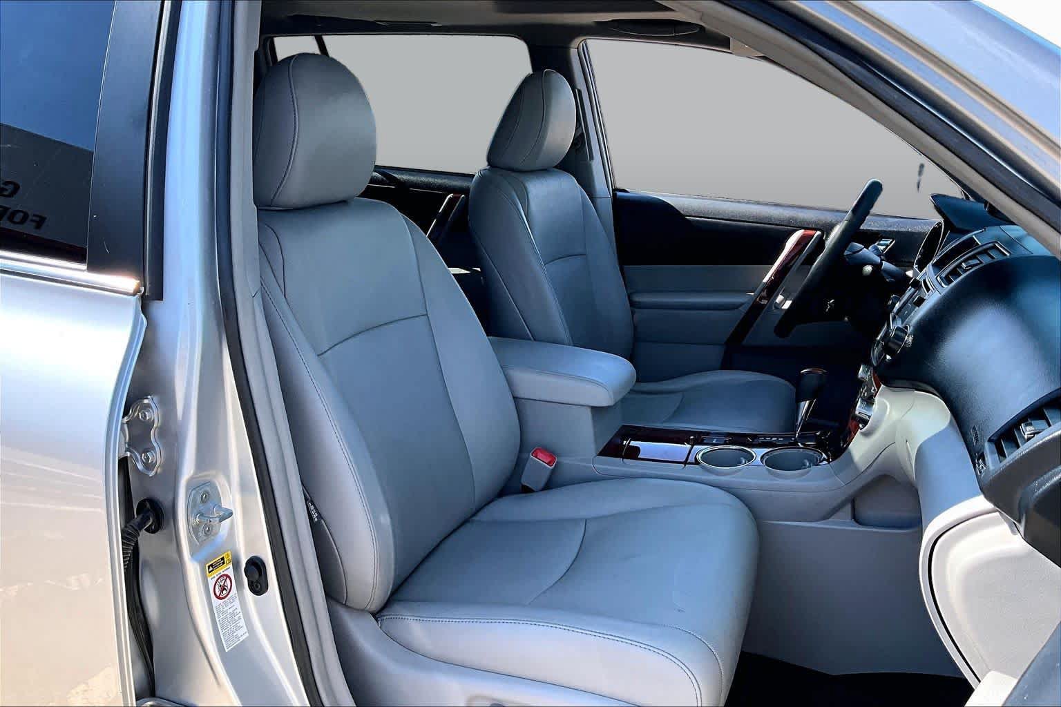 Used 2013 Toyota Highlander Limited FWD image 8