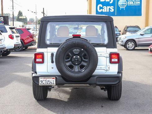 Used 2022 Jeep Wrangler Sport image 8