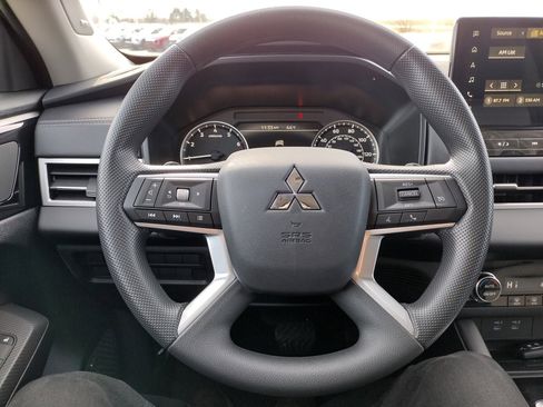New 2026 Mitsubishi Outlander ES image 6