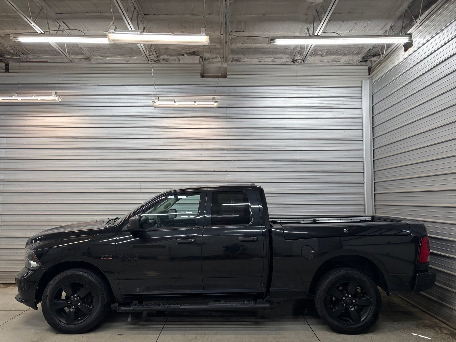 Used 2018 RAM 1500 Express w/ Black Ram 1500 Express Group AWD/4WD image 8