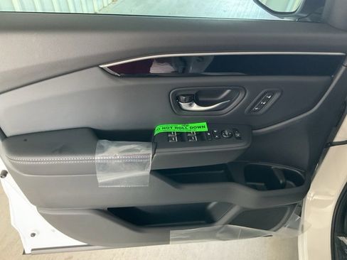 New 2025 Honda Pilot EX-L image 5