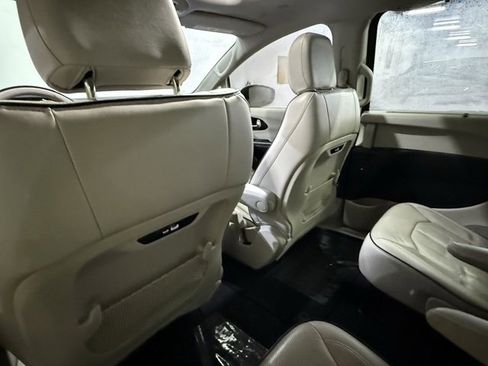 Used 2021 Chrysler Pacifica Limited w/ Premium & Safety Sphere Group image 30