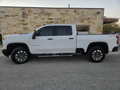 Used 2024 Chevrolet Silverado 2500 Custom w/ Custom Value Package image 1