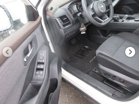 Used 2023 Nissan Rogue SV AWD/4WD image 7