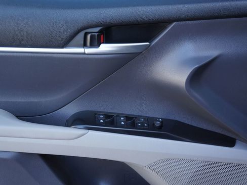 Used 2019 Toyota Camry LE image 23