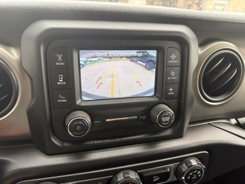 Used 2018 Jeep Wrangler Unlimited Sport S AWD/4WD image 22