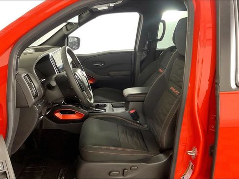 Used 2025 Nissan Frontier PRO-4X AWD/4WD image 30