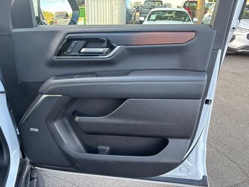 Used 2025 GMC Yukon Denali AWD/4WD image 42