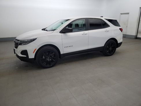 Used 2023 Chevrolet Equinox LS w/ LS Convenience Package image 2