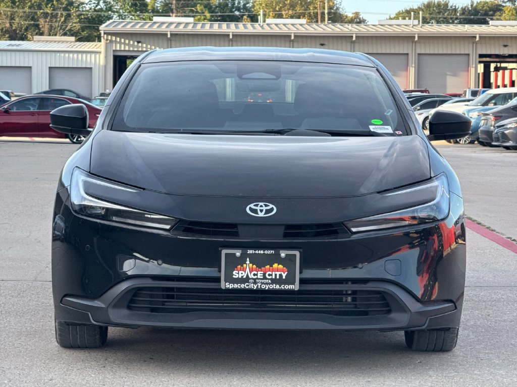 Certified 2025 Toyota Prius LE FWD image 9
