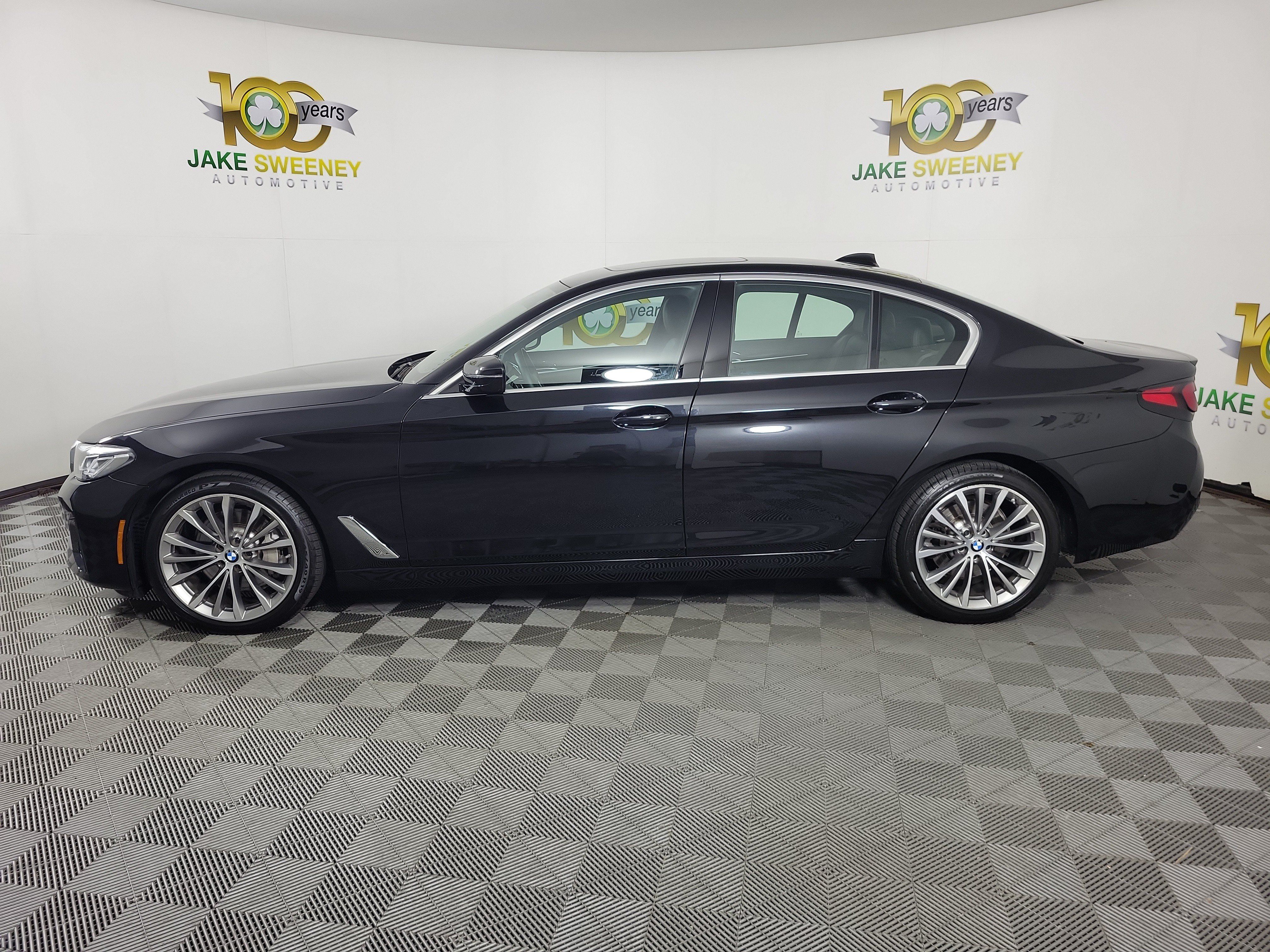 Certified 2023 BMW 530i xDrive w/ Premium Package AWD/4WD image 4