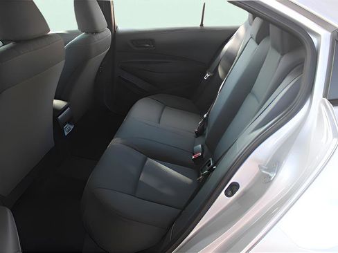 Used 2025 Toyota Corolla LE image 30