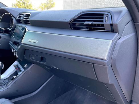 Certified 2025 Audi Q3 2.0T Premium w/ Convenience Package image 17