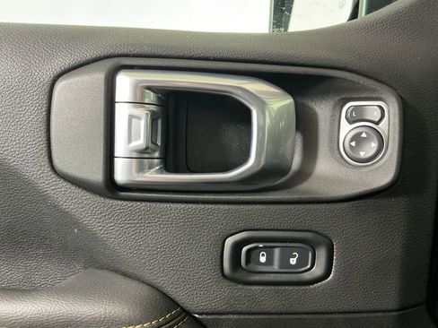 Used 2021 Jeep Gladiator Overland image 18