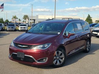 Used 2018 Chrysler Pacifica Limited w/ Advanced Safetytec Group video 2