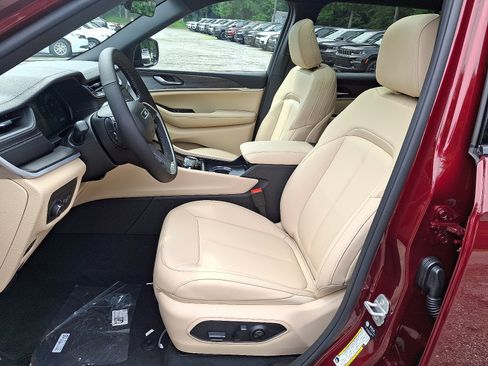 New 2025 Jeep Grand Cherokee L Limited image 9