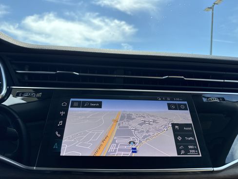 Used 2019 Audi Q8 Premium Plus AWD/4WD image 25