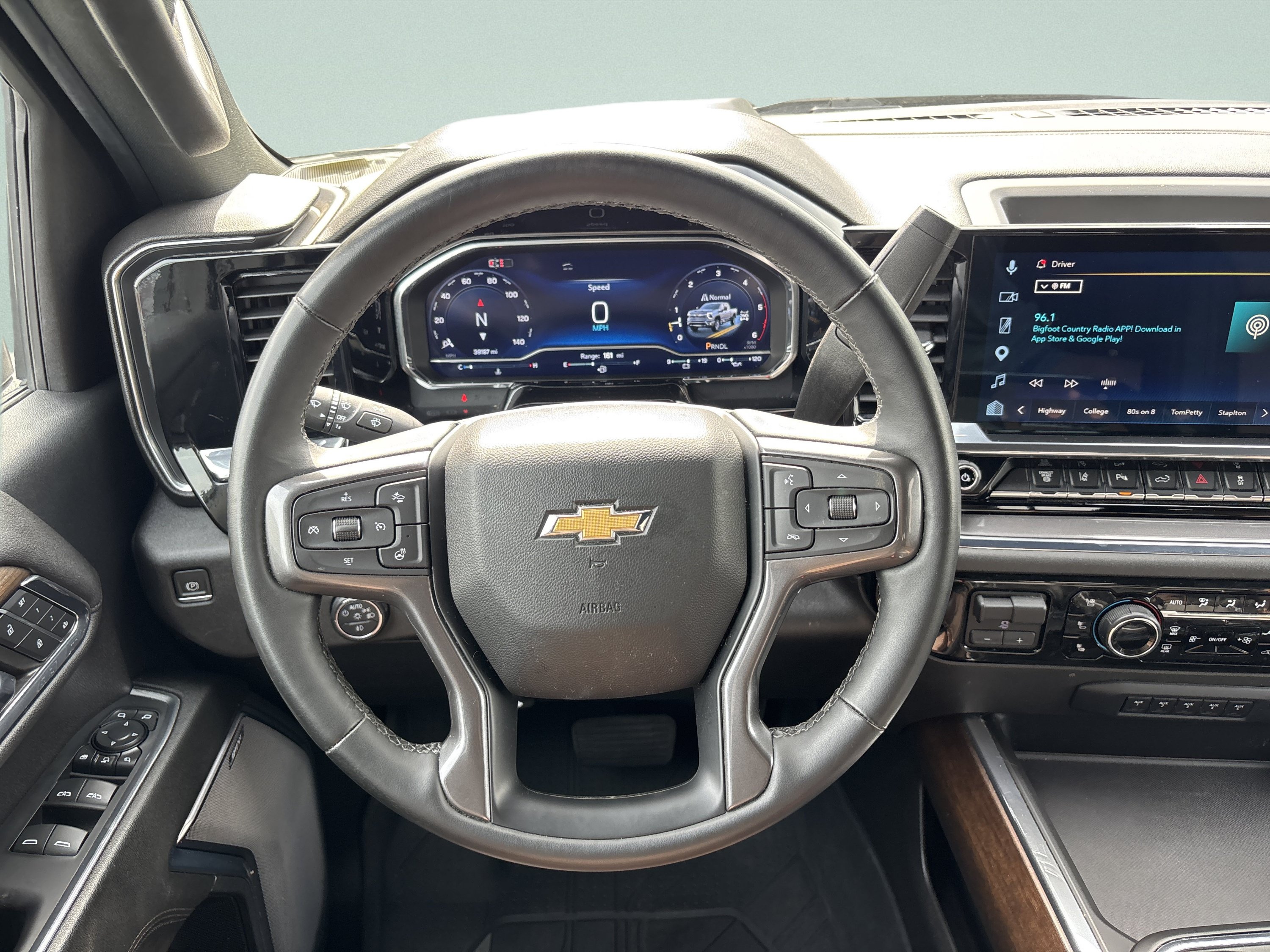Used 2024 Chevrolet Silverado 3500 High Country w/ High Country Premium Package AWD/4WD image 27