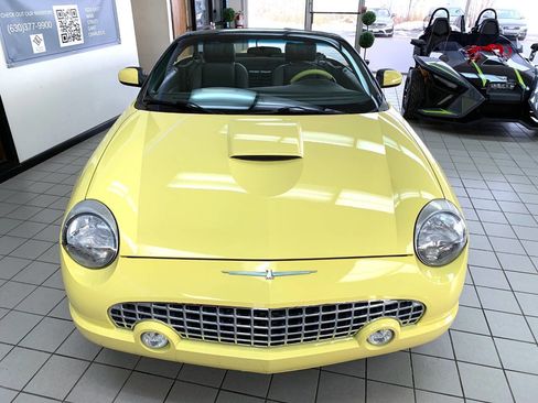 Used 2002 Ford Thunderbird Deluxe image 4