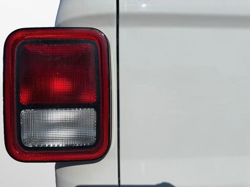 Certified 2023 Jeep Gladiator Willys image 21