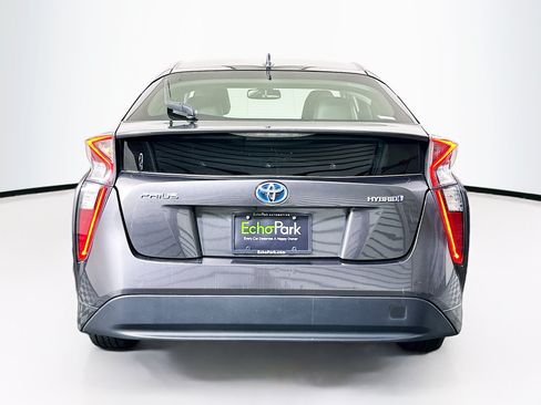 Used 2017 Toyota Prius Four FWD image 7