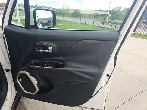 Used 2016 Jeep Renegade 75th Anniversary FWD image 21
