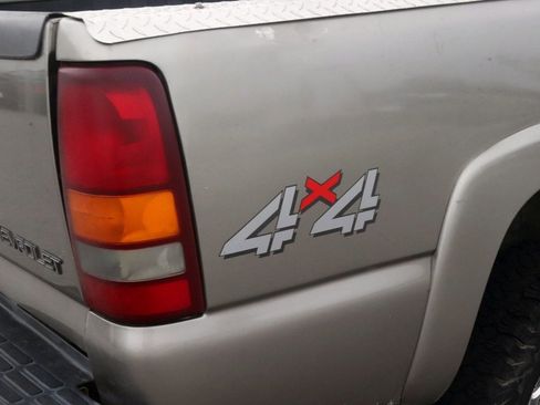 Used 2001 Chevrolet Silverado 2500 LS w/ Off-Road Skid Plate Pkg image 8