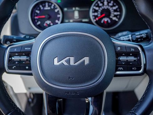 Certified 2024 Kia Carnival LX image 15