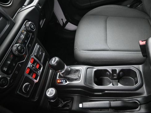 Used 2018 Jeep Wrangler Unlimited Sport S AWD/4WD image 20