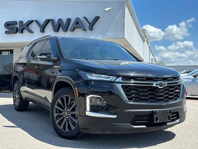 Used 2023 Chevrolet Traverse RS