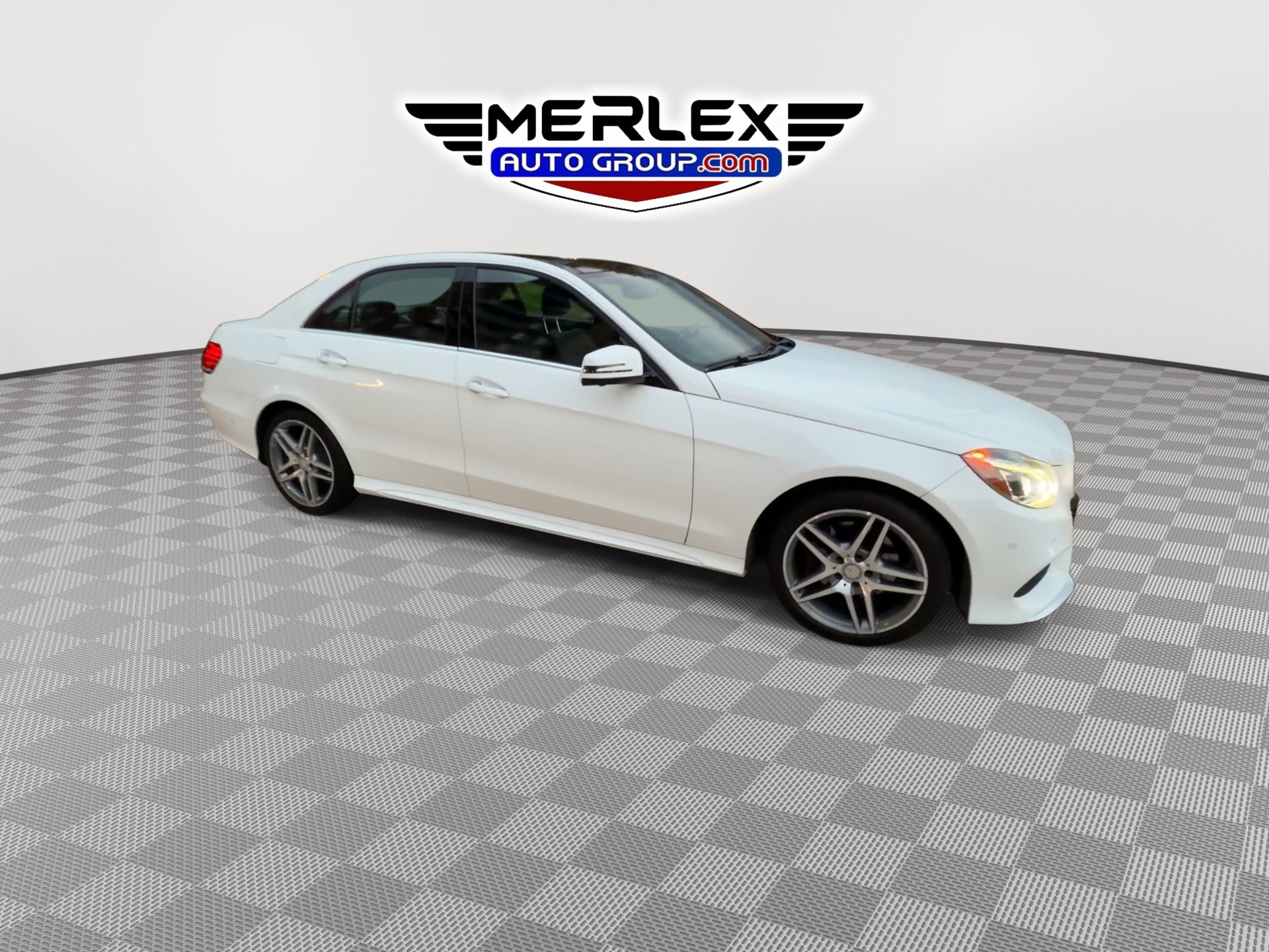 Used 2016 Mercedes-Benz E 400 Sedan image 2