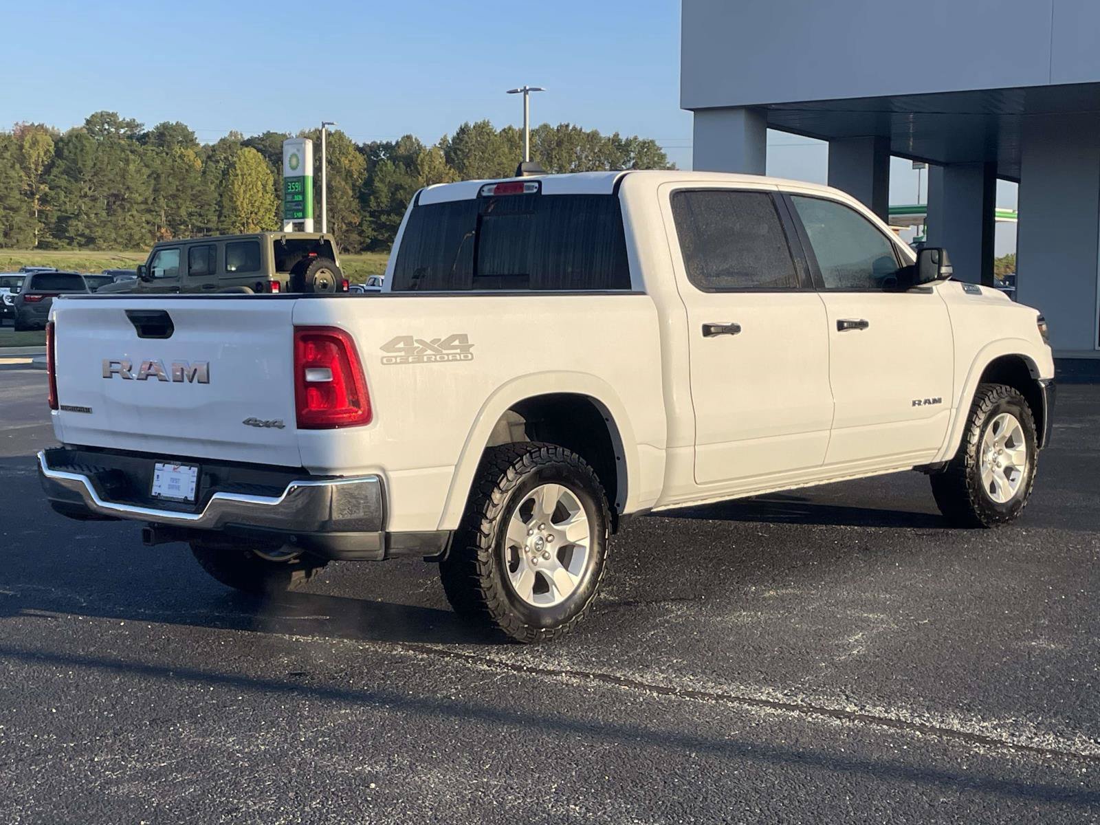 Used 2025 RAM 1500 Big Horn AWD/4WD image 29