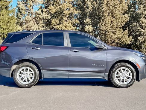 Used 2022 Chevrolet Equinox LS w/ LS Convenience Package image 3