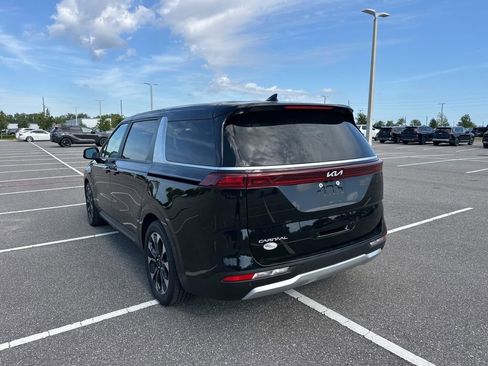 Used 2024 Kia Carnival EX FWD image 9