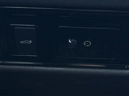 Used 2019 Jaguar XE Premium RWD image 53