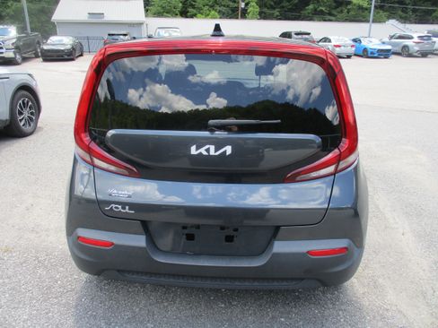 Used 2022 Kia Soul S FWD image 5