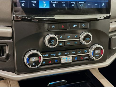 Used 2024 Ford Expedition Max XLT image 24