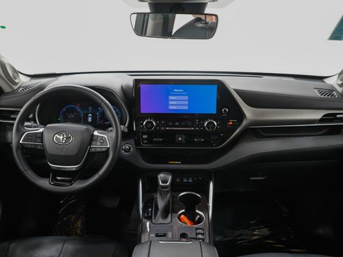 Used 2023 Toyota Highlander Limited image 14